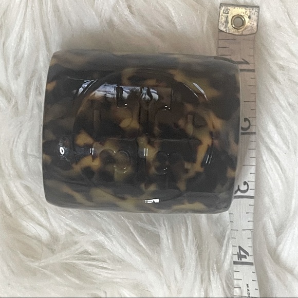Tory Burch tortoise shell resin cuff bracelet - Picture 4 of 6